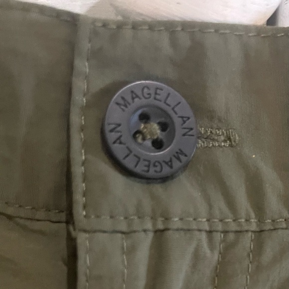 Magellan Outdoors Men’s Fish Gear Cargo Shorts Sz S - Picture 5 of 7